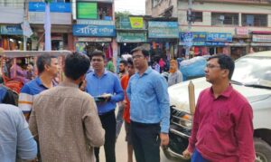 শাসনগাছায় নিষিদ্ধ পলিথিনের বিরুদ্ধে অভিযান