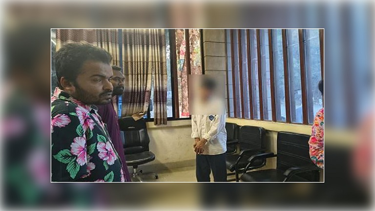 চলন্ত বাসে যৌন হয়রানির শিকার চবি শিক্ষার্থী, অভিযুক্ত আটক